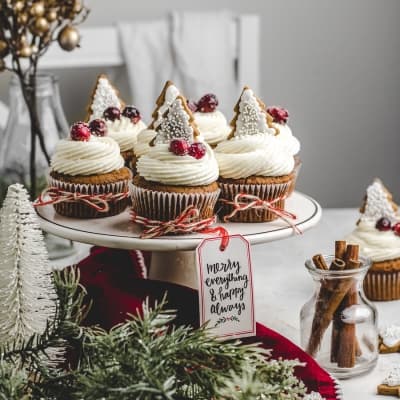 Gingerbread Cupcakes With White Chocolate Frosting