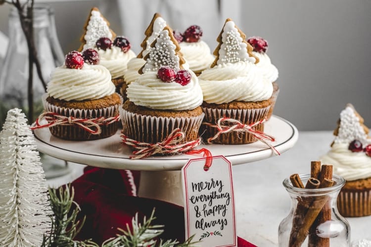 Gingerbread Cupcakes With White Chocolate Frosting